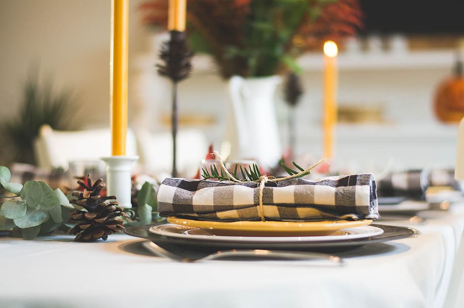 handkerchief on plate near candles on table, napkin, table setting HD wallpaper