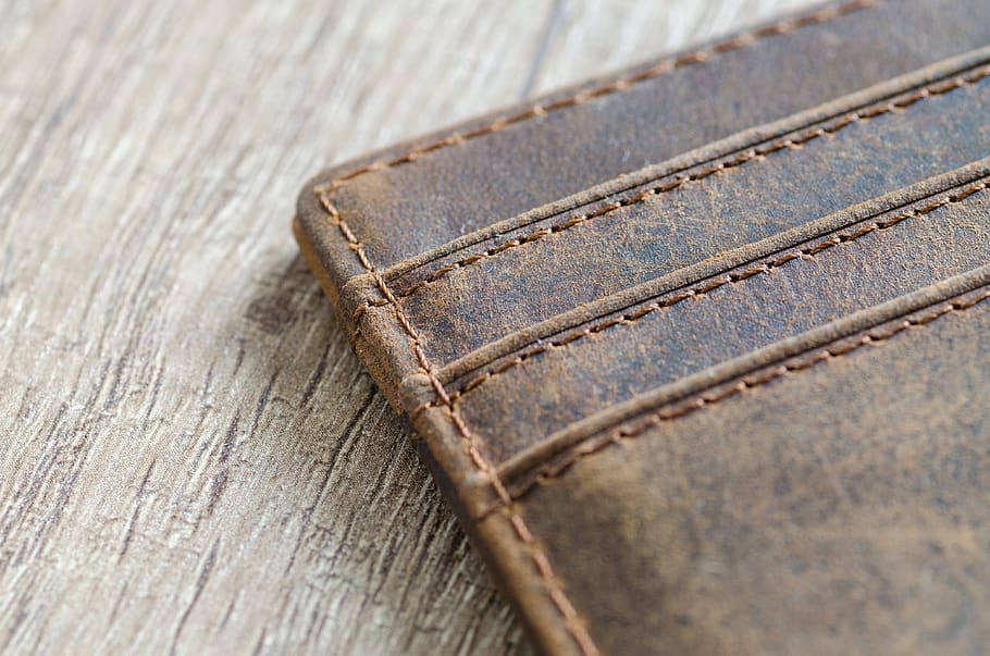 Bellroy Hide & Seek leather wallet includes RFID protection and a hidden  coin pouch » Gadget Flow