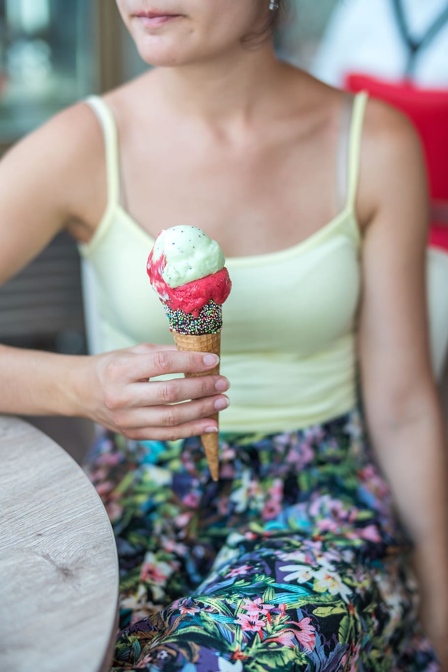 Woman Holding Ice Cream, blurred background, body, close-up, colored HD wallpaper
