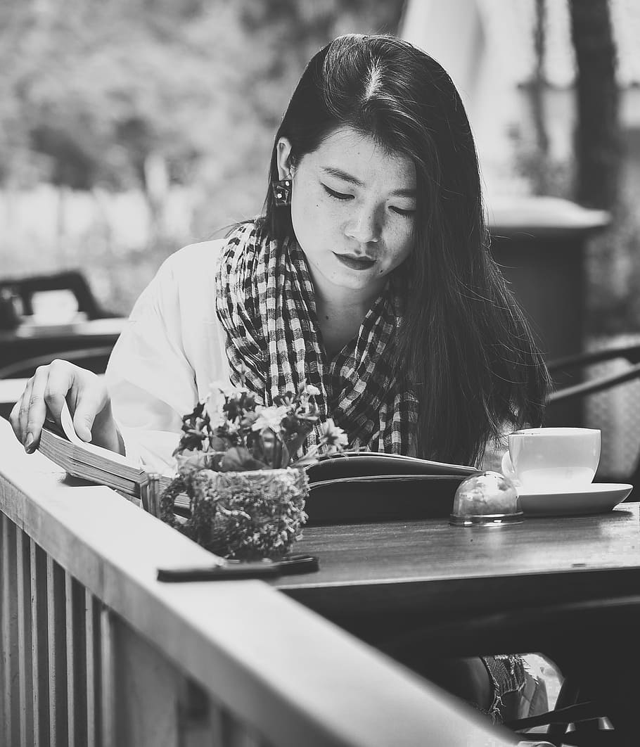 Grayscale Photography of Woman Reading, blurred background, book HD wallpaper