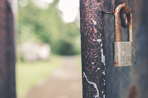 Rusted Grey Padlock in Selective-focus Photography, access, blur HD wallpaper