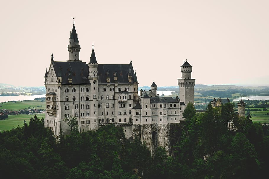 View of Castle in City, architecture, fortification, fortress HD wallpaper