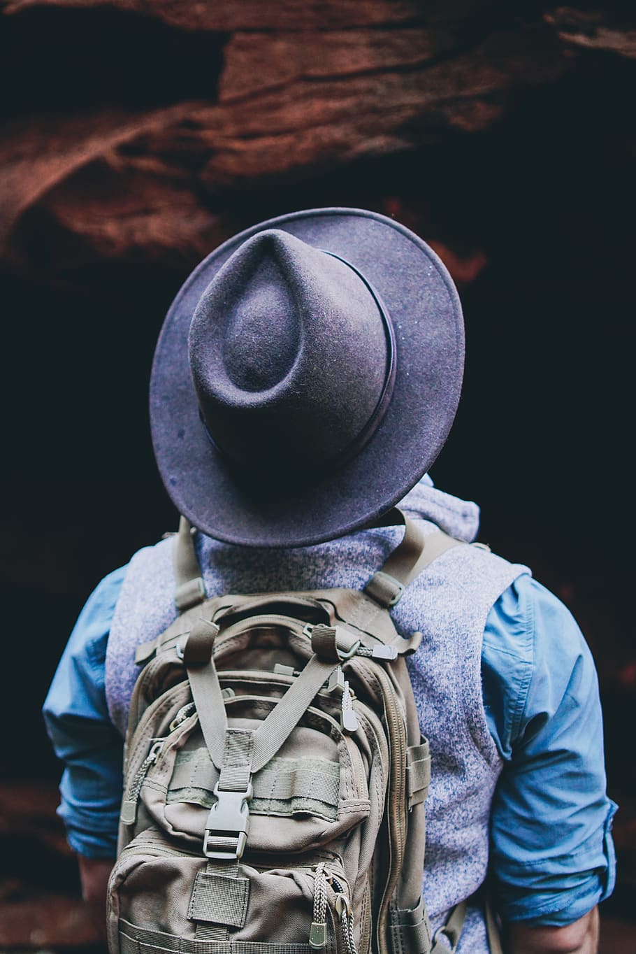 man wearing black hat with backpack, person, human, clothing HD wallpaper