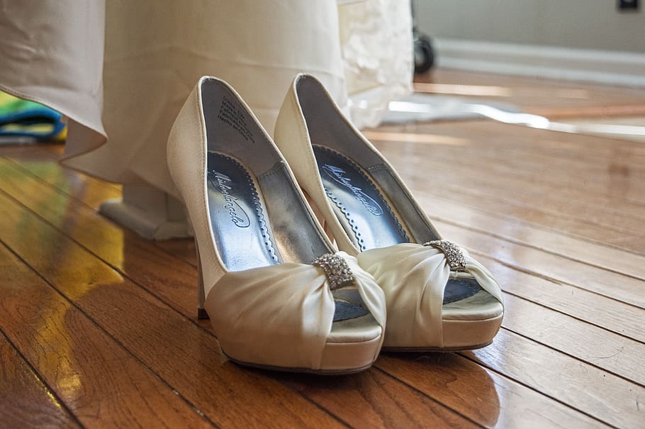 wedding, wedding day, bride, bridal, wedding shoes, wedding dress HD wallpaper