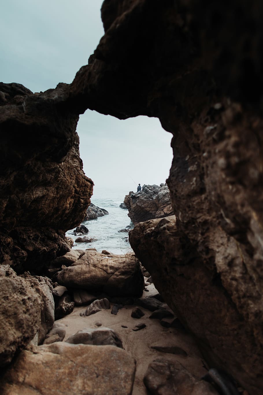 brown stone arch, nature, cave, water, shoreline, ocean, sea HD wallpaper