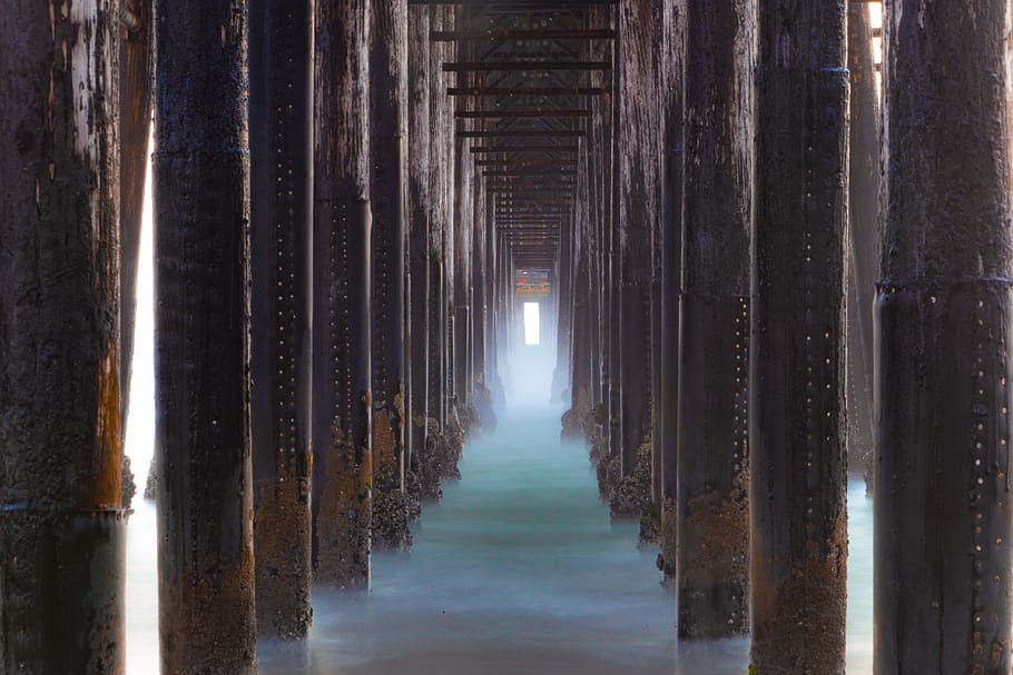 brown pillars 3D wallpaper, water, architecture, no people, diminishing perspective HD wallpaper
