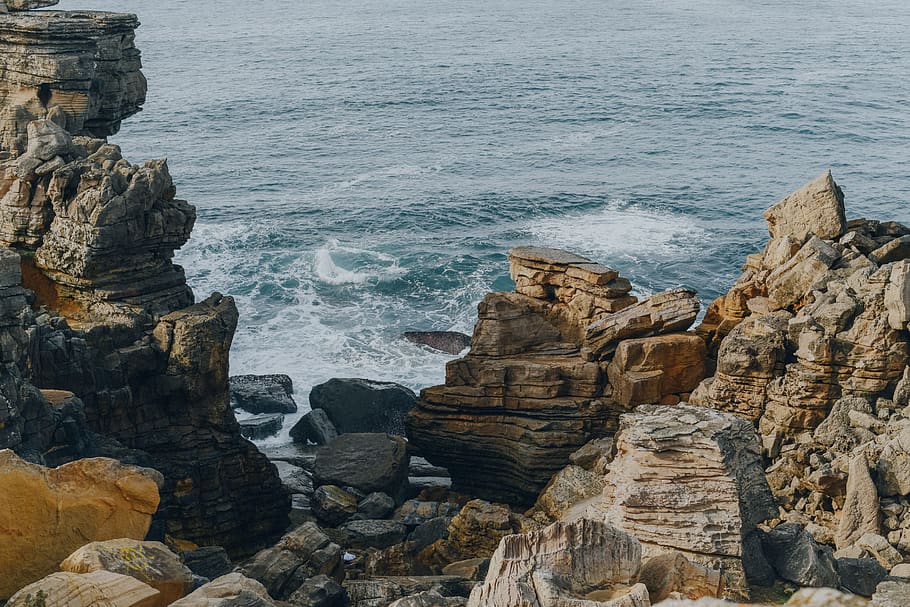 ocean waves hitting rock formations, promontory, nature, outdoors HD wallpaper