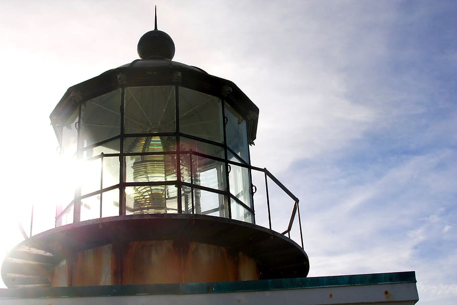 lighthouse, ocean, building, structure, lamp, lens, navigation HD wallpaper